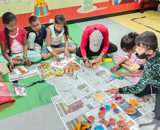 Children's showing greeting card at TMC, Mumbai on 22 September 2022