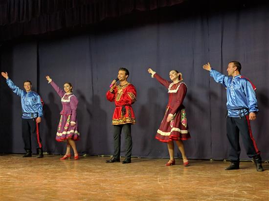 Peter Zakharov and Russian Dance group Barynya performing at Pune