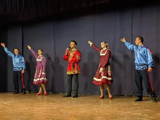 Peter Zakharov and Russian Dance group Barynya performing at Pune