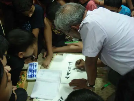 Demonstration at calligraphy workshop