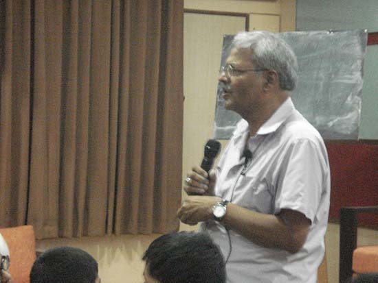 Prof. Babu Udupi talks with students 2