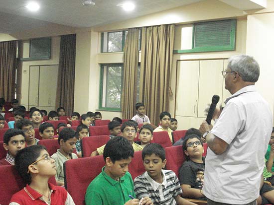 Prof. Babu Udupi talks with students 3