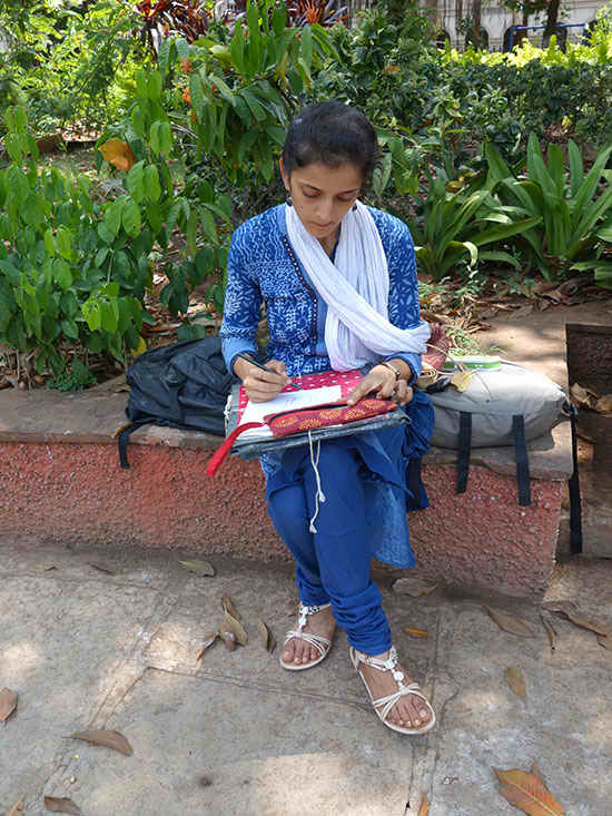 Outdoor sketching workshop for children 9