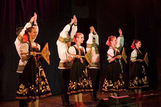 dance with ‘balalaikas’