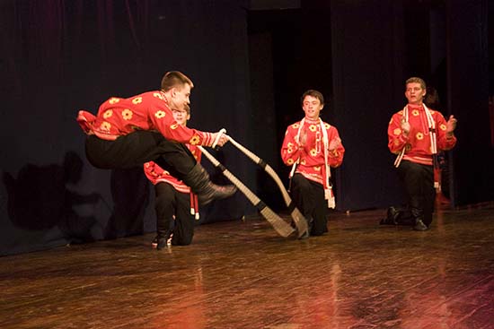 Russian folk dance with ropes