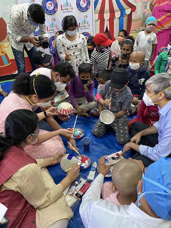 participants doing object painting at the art workshop by Khula Aasmaan at Tata Memorial Centre, Mumbai