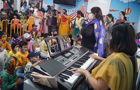 Crowd at music workshop by Khula Aasmaan at Tata Memorial Centre