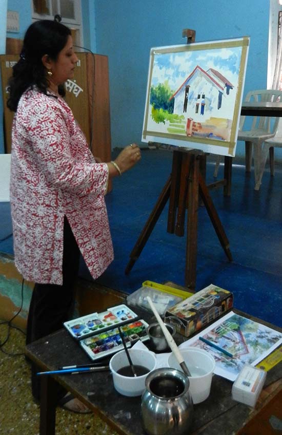 Chitra Vaidya demonstrating watercolour painting 1