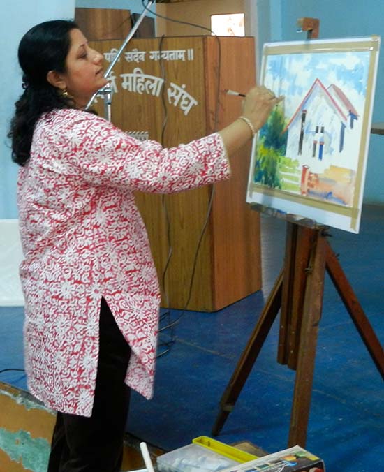 Chitra Vaidya demonstrating watercolour painting 2