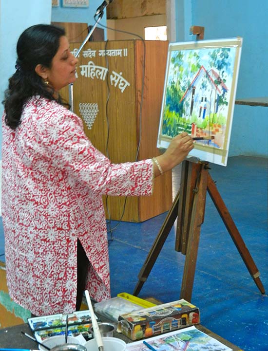 Chitra Vaidya demonstrating watercolour painting 4