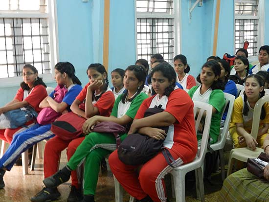 Students from Madhavrao Bhagwat High School looking at Watercolour painting demonstration