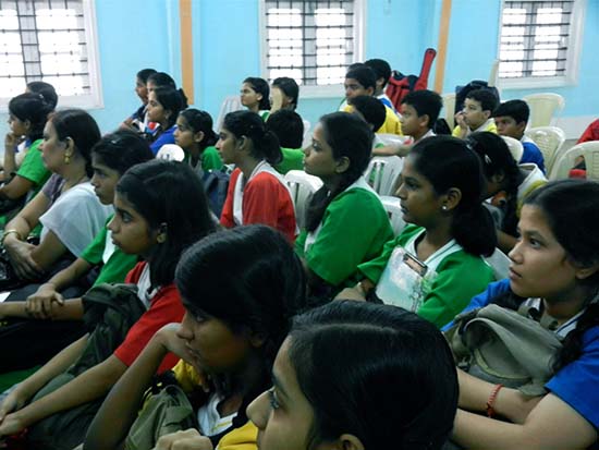 Students from Madhavrao Bhagwat High School looking at Watercolour painting demonstration by Chitra Vaidya