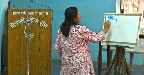 artist Chitra Vaidya demonstrating watercolour painting at Madhavrao Bhagwat High School, Vile Parle, Mumbai