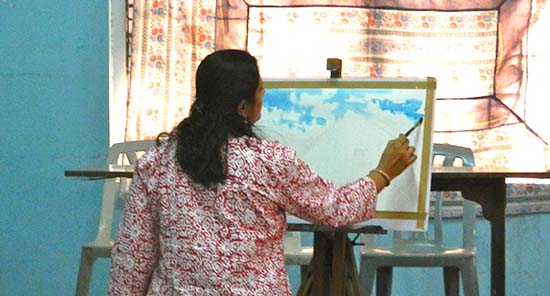 artist Chitra Vaidya demonstrating watercolour painting