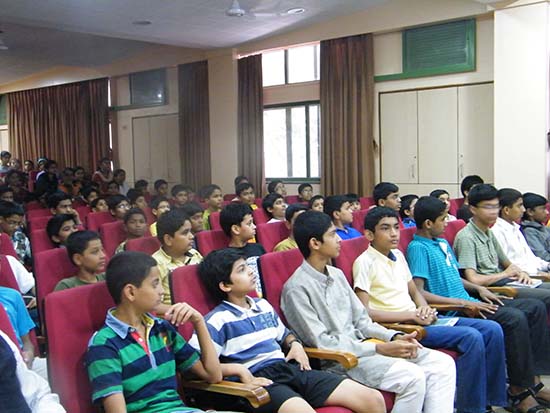 Students of Jnana Prabodhini Prashala, Pune at watercolour painting demonstration